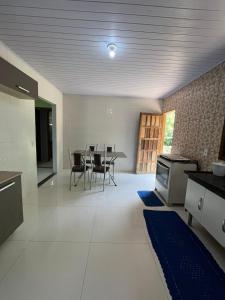 a kitchen and dining room with a table and chairs at Casa da Jessica in Paraty +11 photos