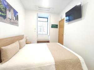 En eller flere senge i et værelse på Misericórdia Rooms