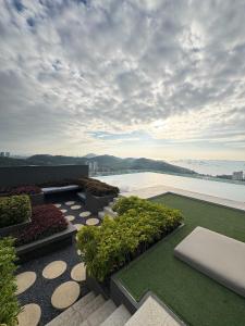 The Sriracha Perch في Ban Fang Daeng: اطلالة على حديقة فوق مبنى +65 صورة