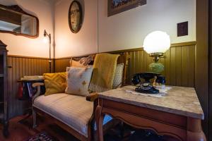 a room with a couch and a table with a lamp at McCarthy Lodge Resort in McCarthy +89 photos
