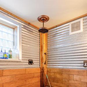 Koupelna v ubytování Cozy Spa Sanctuary - Steps to Restaurants and Shopping + 39 fotografií