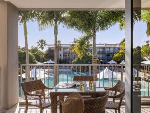 Peppers Salt Resort & Spa في كينغسكليف: اطلالة المسبح من شرفة المنتجع