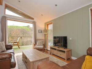 Телевизор и/или развлекательный центр в 6 Hedgerows