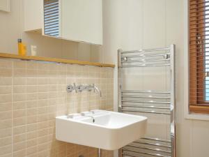 Ванная комната в 6 Hedgerows +24 фотографии