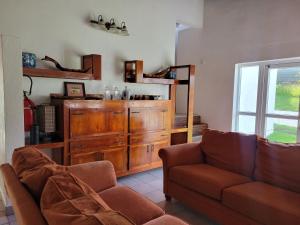 ein Wohnzimmer mit einem Sofa und einem Holzschrank in der Unterkunft A Serene Get Away in Vieux Fort