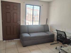 Galería fotográfica de House A in a residential condominium with a pool en Miranda