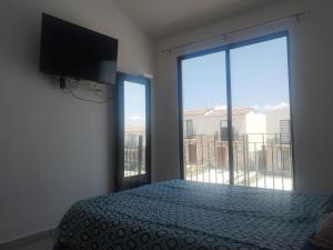 Imagen de la galería de House A in a residential condominium with a pool, en Miranda