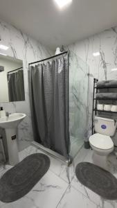a bathroom with a shower and a toilet and a sink at Departamento Pavones Beach Retreat in Pavones