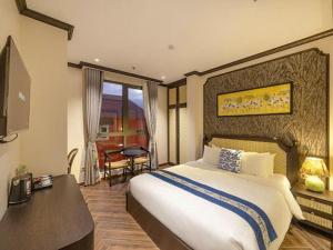 Телевизор и/или развлекательный центр в Brics Boutique Dalat