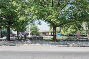 Φωτογραφία από το άλμπουμ του Stylish Williamsburg One Bedroom Condo Near Manhattan στο Μπρούκλιν