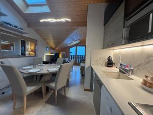 Nhà bếp/bếp nhỏ tại THOLLON - 6 pers, 70 m2 - FR-1-498-125 +4 ảnh