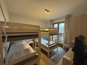 Giường trong phòng chung tại THOLLON - 6 pers, 70 m2 - FR-1-498-125