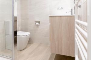 Ένα μπάνιο στο Jacuzzi con terraza y vistas panorámicas a Grandvalira I AndBnB