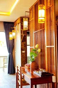 a dining room with a table with a plant on it at Diều Sóc Sơn in Sóc Sơn