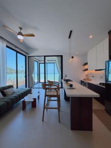 Et opholdsområde på Chaloklum Bay Resort - Tranquility Beachfront 101