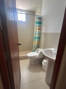a bathroom with a toilet and a sink at Flamante atardecer in San Antonio