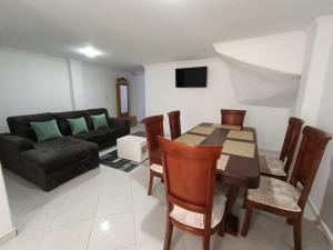 Χώρος καθιστικού στο Apartamento cómodo, tranquilo con parqueadero, excelente ubicación