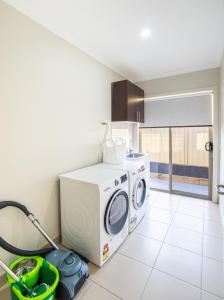 a laundry room with a washing machine in it at Popular Grand Villa Shepparton in Shepparton