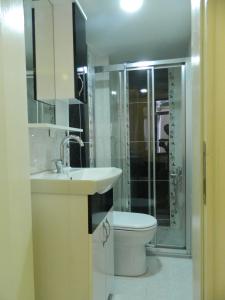 A bathroom at Taksim Mood Még 19 kép