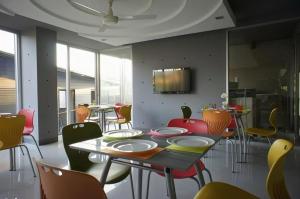 a dining room with a table and chairs at A+ Hotel in Ban Na Khwai