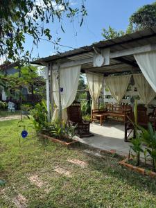 Zahrada ubytování Phum Khnhom Bungalow