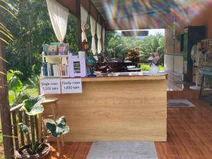 Ο χώρος του λόμπι ή της ρεσεψιόν στο Khao Sok Evergreen House +117 φωτογραφίες