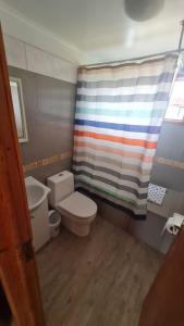 Un baño de CASA EN PALAFITO