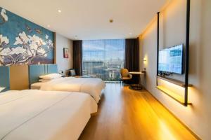 Postel nebo postele na pokoji v ubytování Magnotel Tongxiang Shimao Center + 193 fotografií