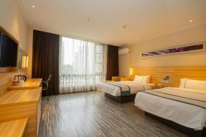 Кровать или кровати в номере City Comfort Inn Wuhan Qingshan Jianshi Qingyiju Metro Station +216 фотографий