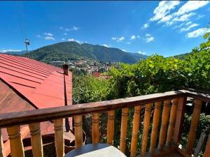 En generel udsigt til bjerge eller udsigt til bjerge taget fra lejligheden