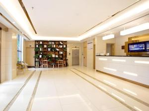 a lobby of a hospital with a waiting room at GreenTree Inn Linhai Jiangnan Avenue Express in Linhai