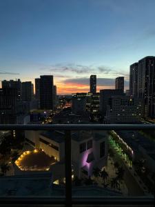 Nespecifikovaný výhled na destinaci Miami nebo výhled na město při pohledu z apartmánu + 10 fotografií