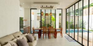 Khu vực ghế ngồi tại Dono Pool Villa & Spa