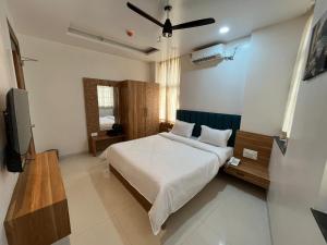 Φωτογραφία από το άλμπουμ του Hotel Lotus Suites σε Miraj