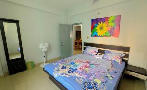 Giường trong phòng chung tại Atiti 3BHK Opulent Oasis -205