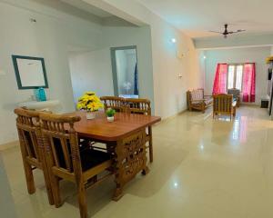 Khu vực ghế ngồi tại Atiti 3BHK Opulent Oasis -205