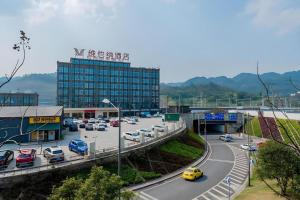 Nespecifikovaný výhled na hory nebo výhled na hory při pohledu z hotelu