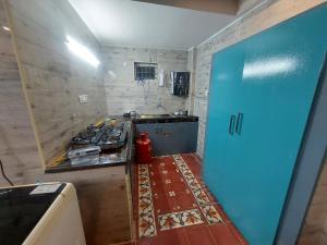 Η κουζίνα ή μικρή κουζίνα στο Emerald Mansion