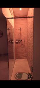 Koupelna v ubytování Sams Room + 5 fotografií