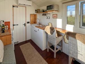 Køkken eller tekøkken på Oak Hut - Uk51025