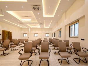 Khu vực hỗ trợ khách đi công tác/phòng hội thảo tại Palette Hotel by CheckIn Pune, MIDC Chinchwad