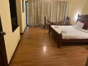 En eller flere senge i et værelse på Manor Backwater Resort