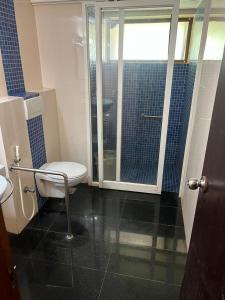 Et badeværelse på Manor Backwater Resort