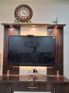 Et tv og/eller underholdning på Darshan home Prime Connected Location