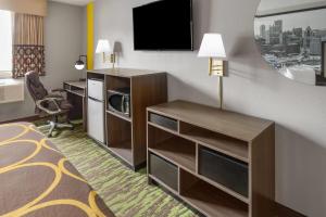 Kuchyň nebo kuchyňský kout v ubytování Super 8 by Wyndham New Stanton