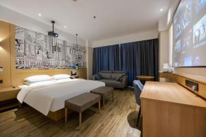 Телевизор и/или развлекательный центр в City Comfort Inn Suzhou Wujiang Development Zone Yundong