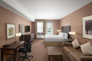 TV a/nebo společenská místnost v ubytování La Quinta by Wyndham Paso Robles