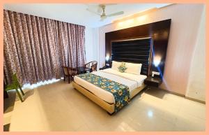 En eller flere senge i et værelse på Glory Crown In Bettiah