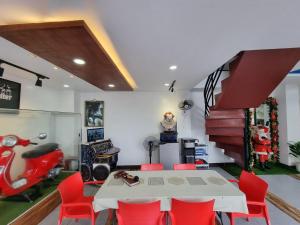 Khu vực ghế ngồi tại Twin Sister House Tagaytay Private Pool