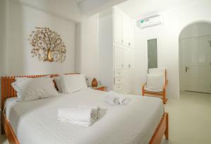 Una cama o camas en una habitación de Villa Super Two in Super Paradise